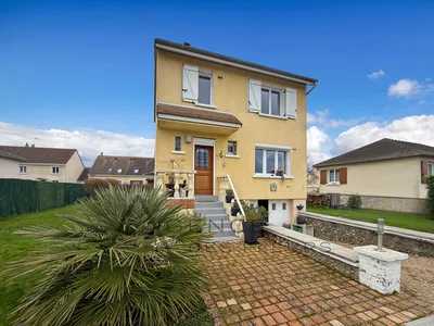 A acheter maison de 82m² édifiée sur un terrain de 573 m² sur la commune de SAINT PIERRE LES ELBEUF 76320
