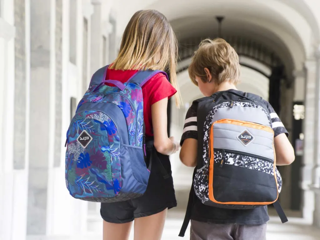  photographe lifestyle produit sac à dos scolaire