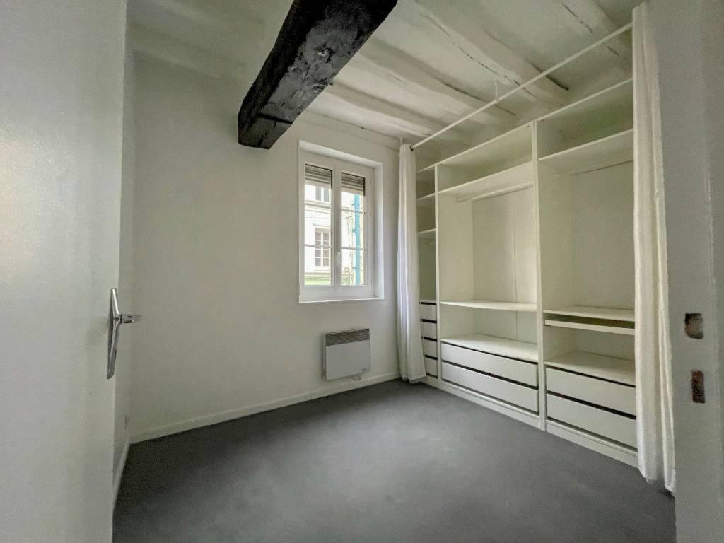 chambre spacieuse avec dressing