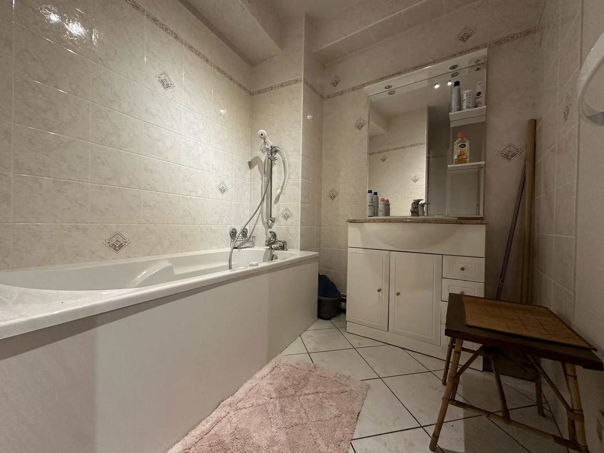 **Immobilier avec ascenseur à vendre à Dieppe** : Ascenseur facilitant l'accès à la résidence, offrant un confort supplémentaire pour les résidents de tous âges.