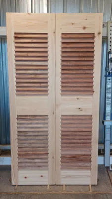 Volet battant persienné bois à lames rases