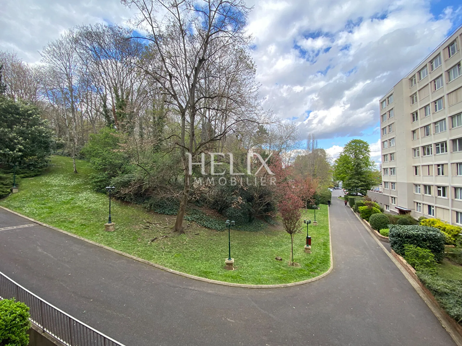 Le Pecq rive gauche - appartement 3 pièces lumineux dans une résidence familiale récemment ravalée 