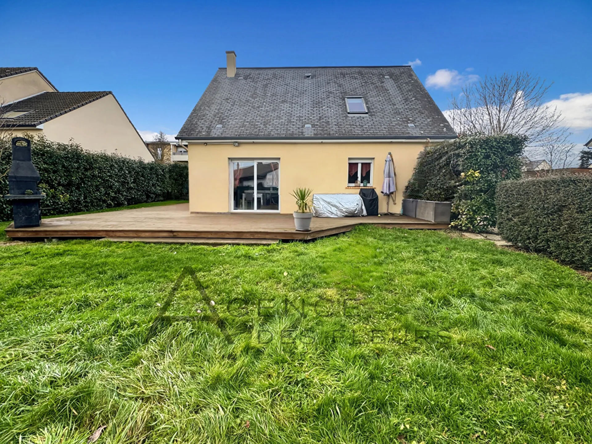 A vendre maison de 2007 de 103m² habitables édifiée sur 800m² de terrain sur la commune de Caudebec-les-Elbeuf