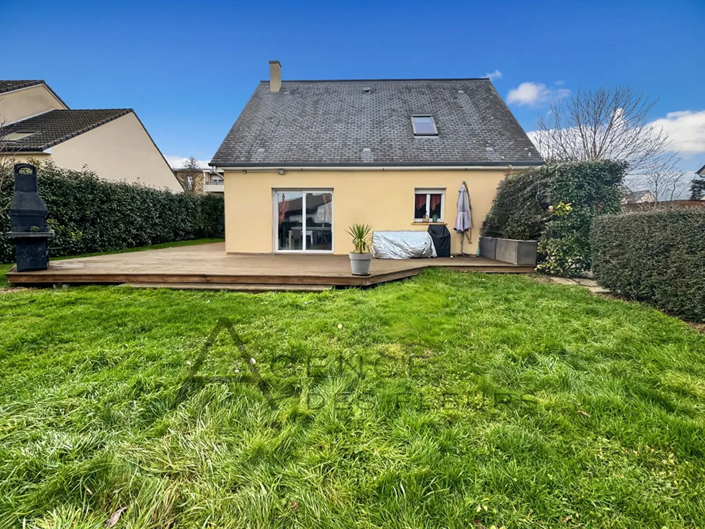 A vendre maison de 2007 de 103m² habitables édifiée sur 800m² de terrain sur la commune de Caudebec-les-Elbeuf