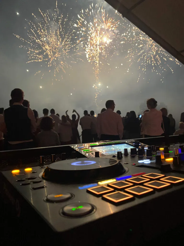 DJ professionnel pour événements privés et professionnels proche Toulouse & Bordeaux – LWE Agency