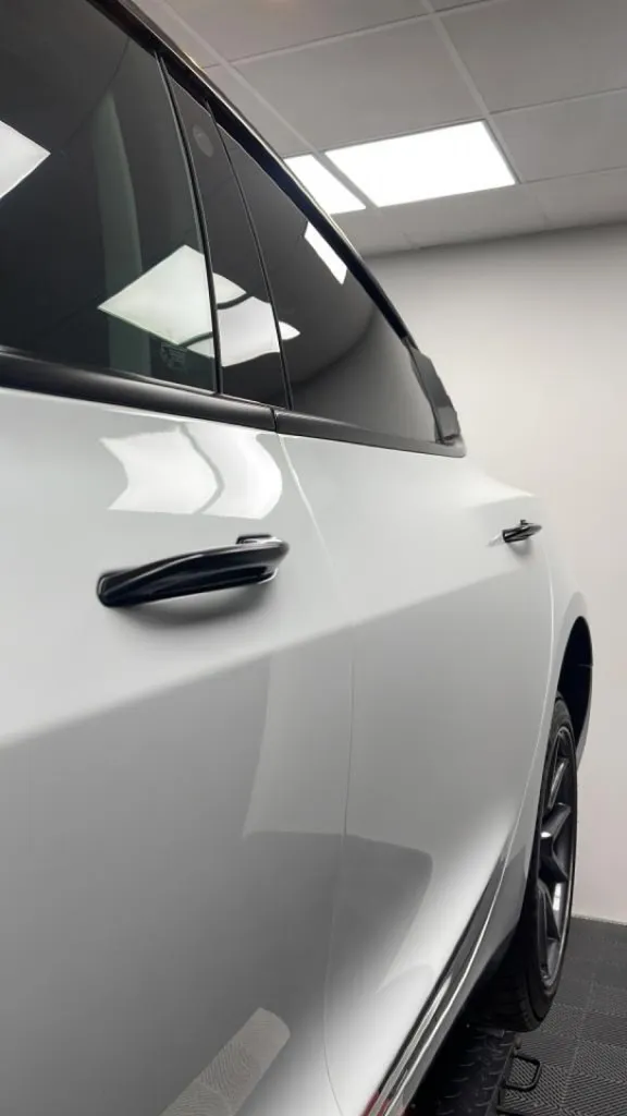 TRAITEMENT CÉRAMIQUE CARROSSERIE TESLA MODEL 3 À CARNOUX EN PROVENCE PROCHE DE MARSEILLE