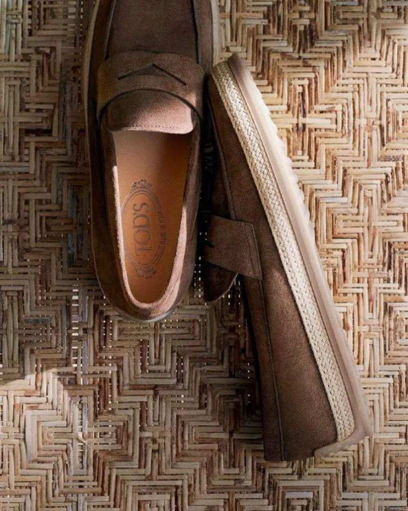 La collection pour homme Tod's Printemps-été 2024  des images de classe et d'élégance à l'italienne.