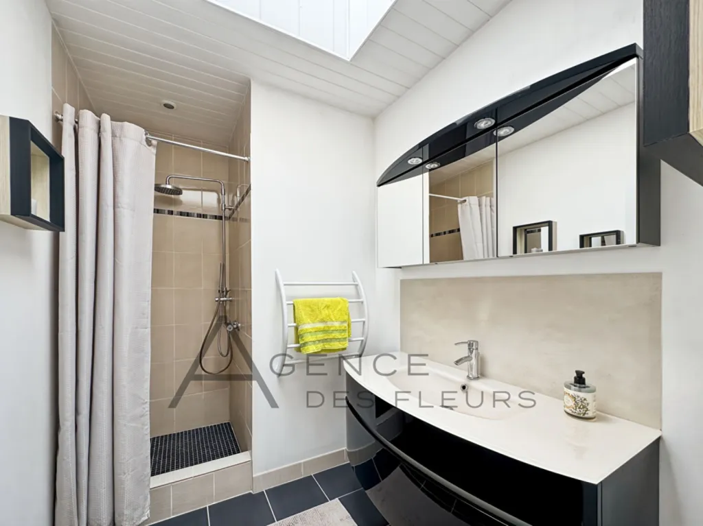 A vendre maison d'architecte de 198 m² habitables édifié sur un terrain de 6100 m² située à FRENEUSE 76410