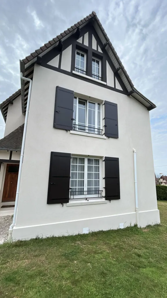 Le ravalement aspect colombage pour conserver le cachet de la façade et l'aspect d'origine, un savoir-faire unique