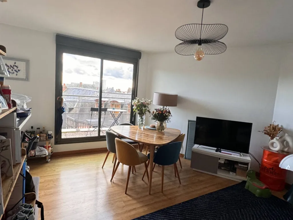 Situé au 63 rue Jean Lecanuet à Rouen