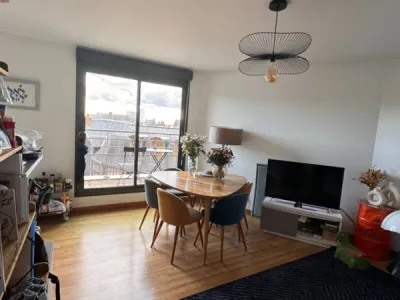 Situé au 63 rue Jean Lecanuet à Rouen