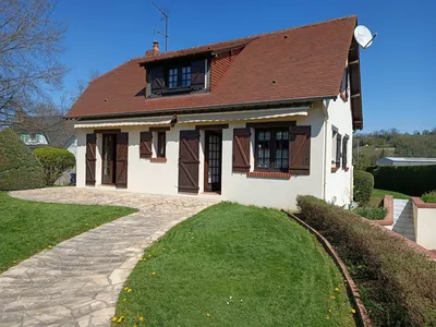 A acquérir, au calme et à pied des commodités, Maison Traditionnelle de plus de 80m², édifiée sur un jardin de 800m²,  Cormeilles 27260