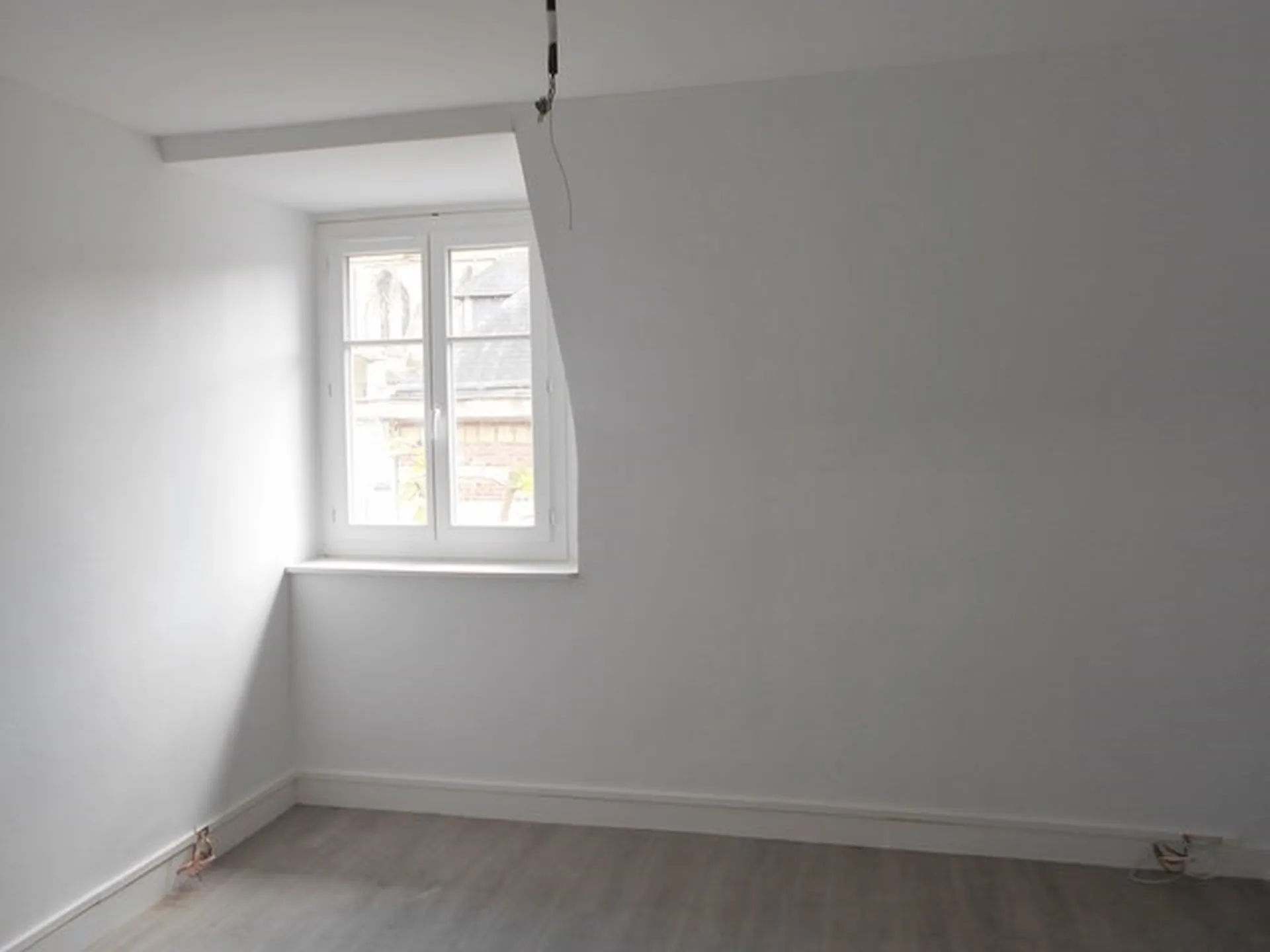 INVESTIR : APPARTEMENT DANS IMMEUBLE AVEC ASCENSEUR A LISIEUX