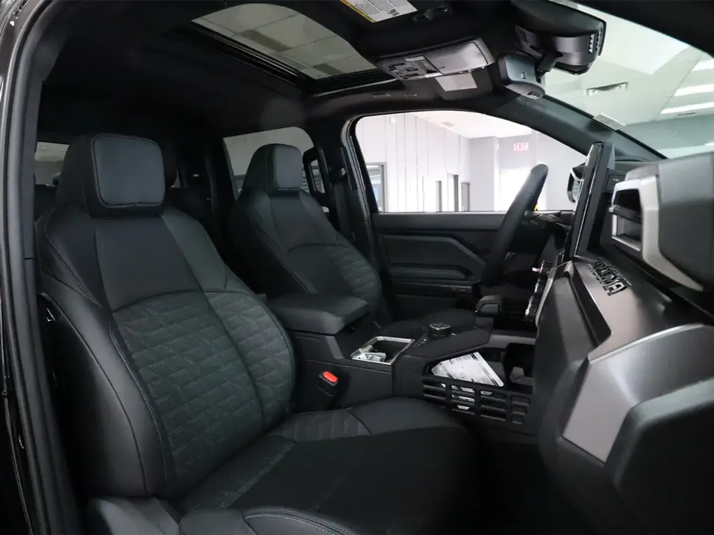 Intérieur Toyota Tacoma TRD Off Road Premium Hybrid 2026 avec sièges chauffants et ventilés