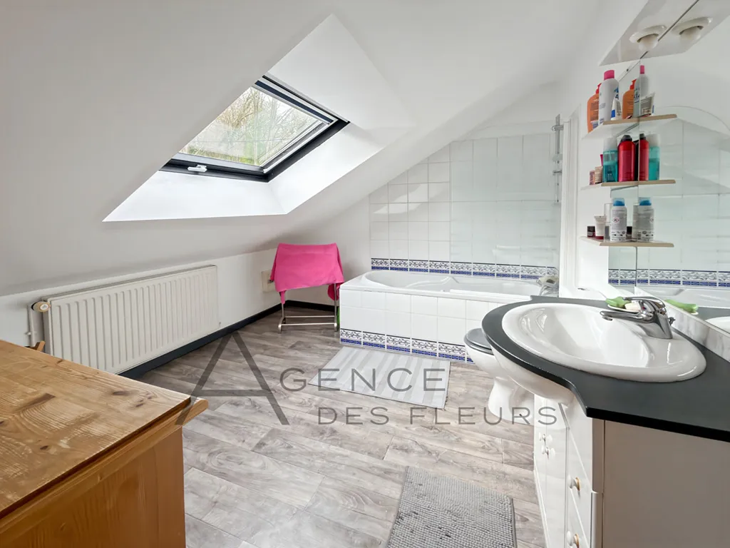 A vendre maison familiale de 131 m² édifiée sur 3425 m² de terrain commune de ELBEUF 76500
