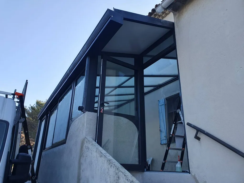 pose d'une véranda sur mesure en aluminuim Technal à Martigues