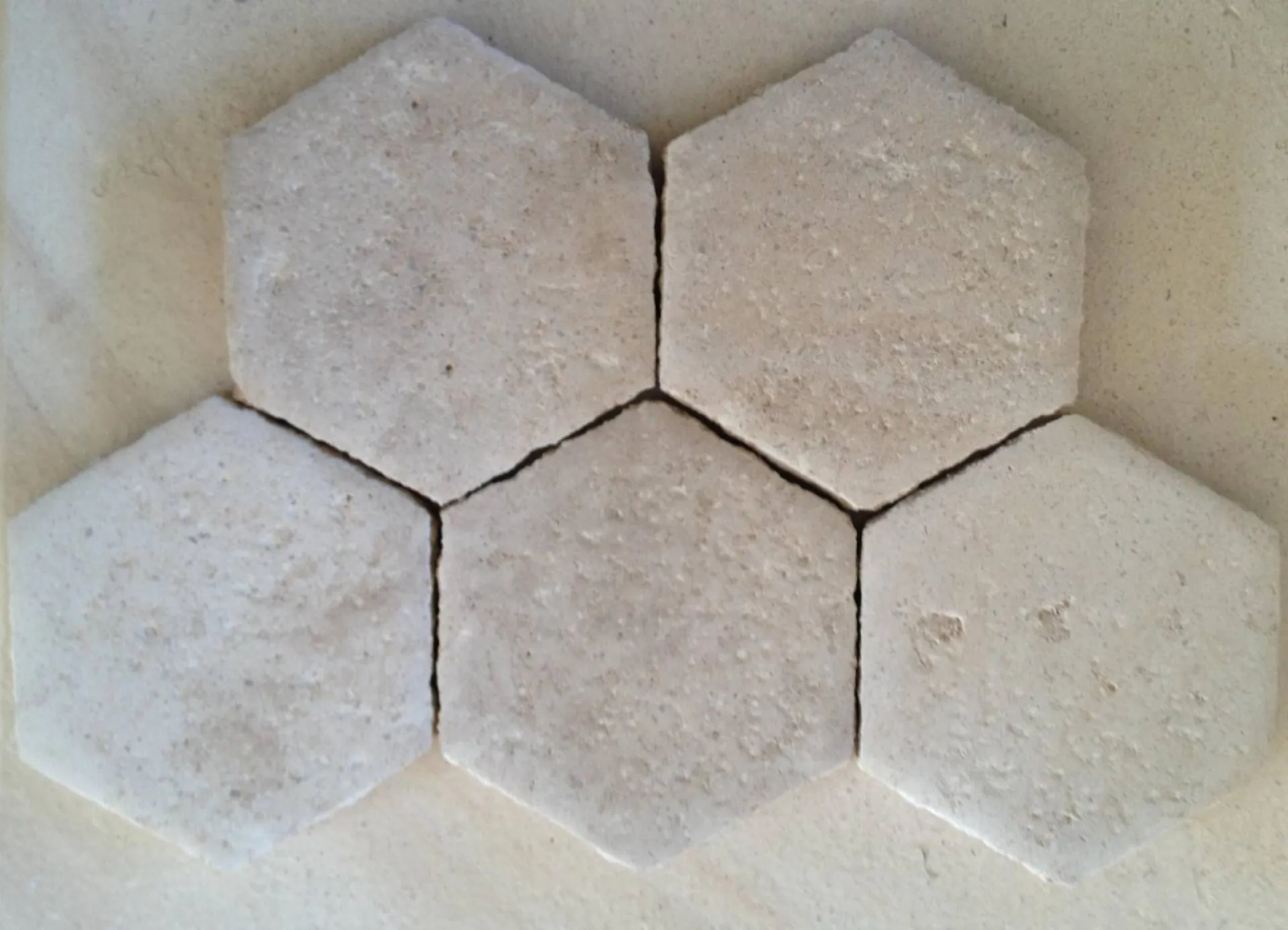 Quelle pierre au 36 rue de Bourgogne choisir pour un carrelage pierre extérieur et intérieur ?