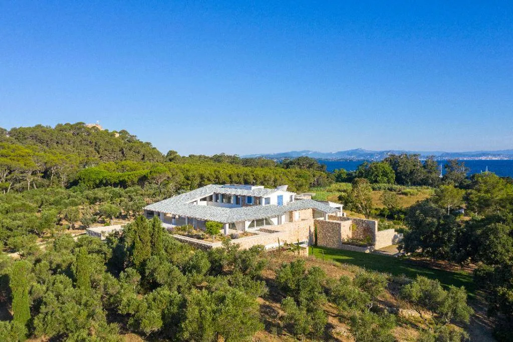 VISITER LA FONDATION CARMIGNAC A PORQUEROLLES EN BATEAU