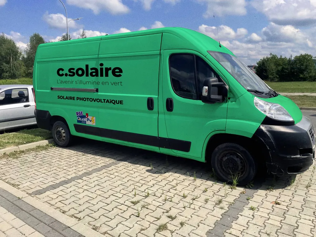 flocage véhicule utilitaire professionnel pour societe ENR photovoltaique dans le var à toulon