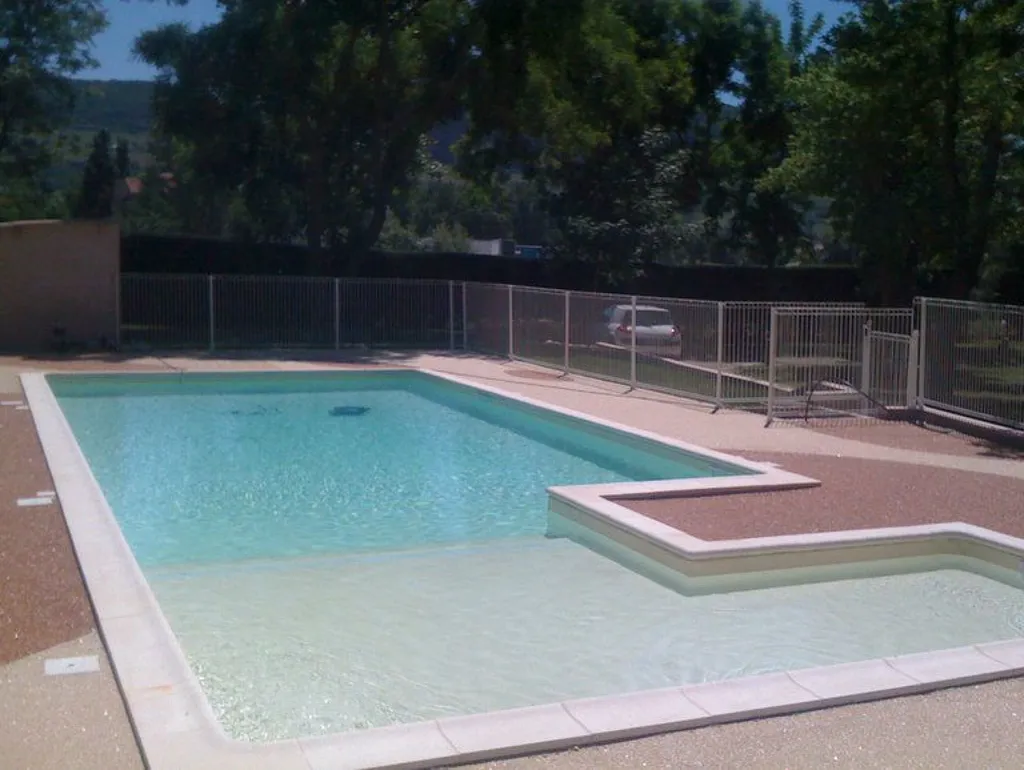 Piscine sur-mesure personnalisée par Aquarev'Piscines à Mane 04300 et Vino sur Verdon 83560