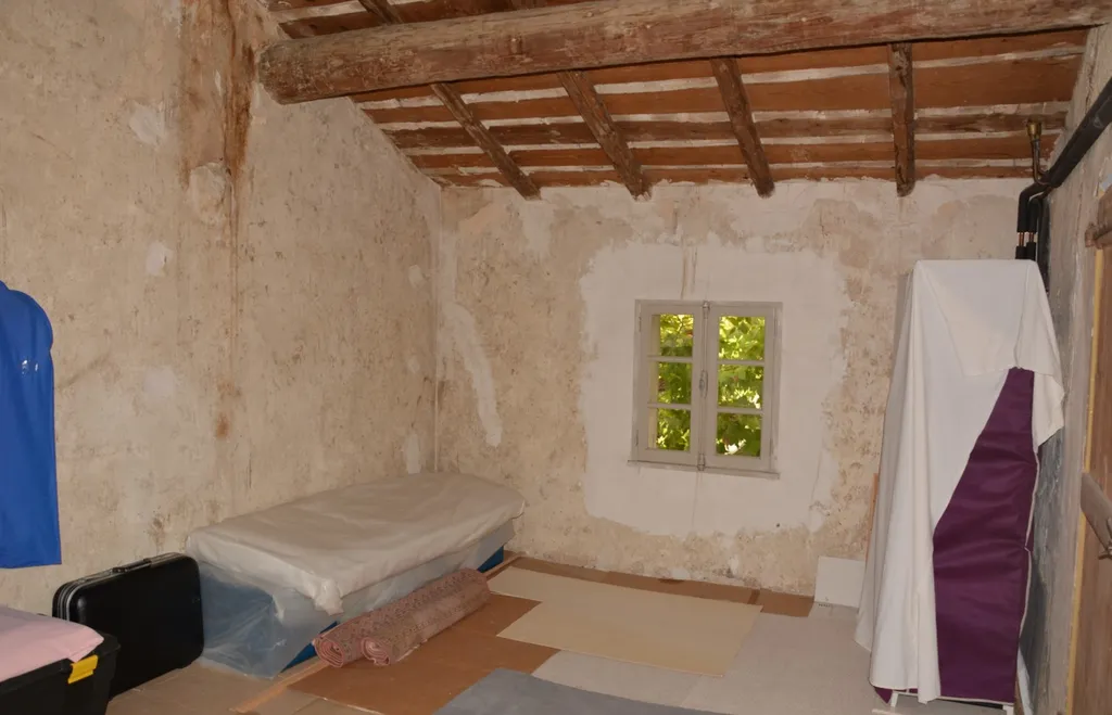 Comtat Vénaissin, maison bourgeoise avec jardin, bassin et piscine à vendre   