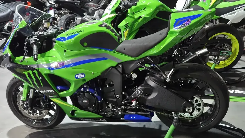 Kawasaki Ninja ZX6 R - vue de gauche - Kawassaki Nîmes