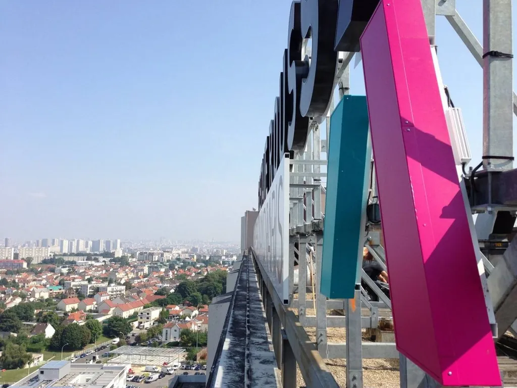 Installation d’une enseigne de façade à Villejuif