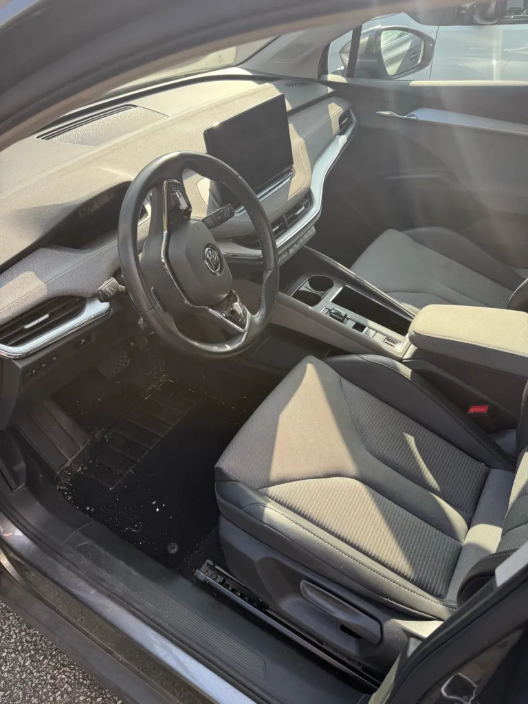 Service de nettoyage intérieur complet d’une Skoda à la Talaudiere.  Savoir-faire professionnel, techniques de detailing et finitions haute qualité.