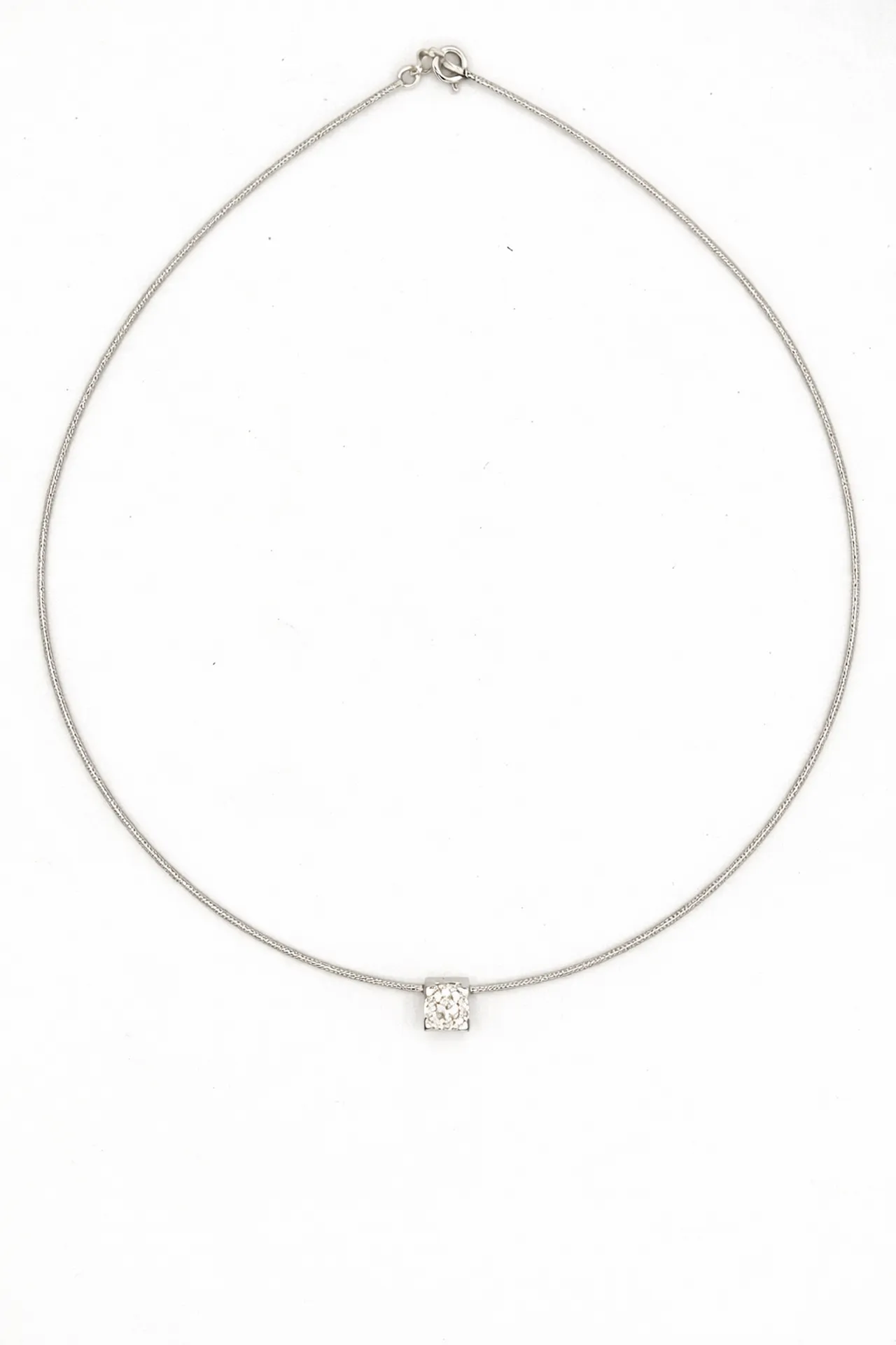 Collier diamant en or blanc avec pendentif carré – dépôt vente bijouterie Or Ligne à La Teste-de-Buch sur le Bassin d’Arcachon