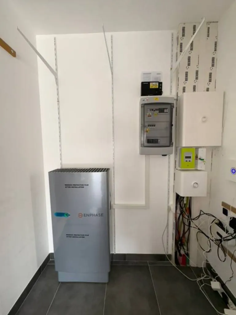 Pose de votre batterie physique pour stocker votre électricité dès 3 990€