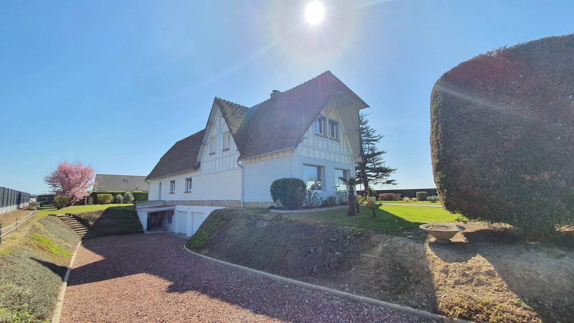 A vendre magnifique maison normande de 210 m² habitables, 5 chambres, à 5 minutes de la plage sur l'axe Dieppe 76200, Penly 76370 et Le Tréport 76470