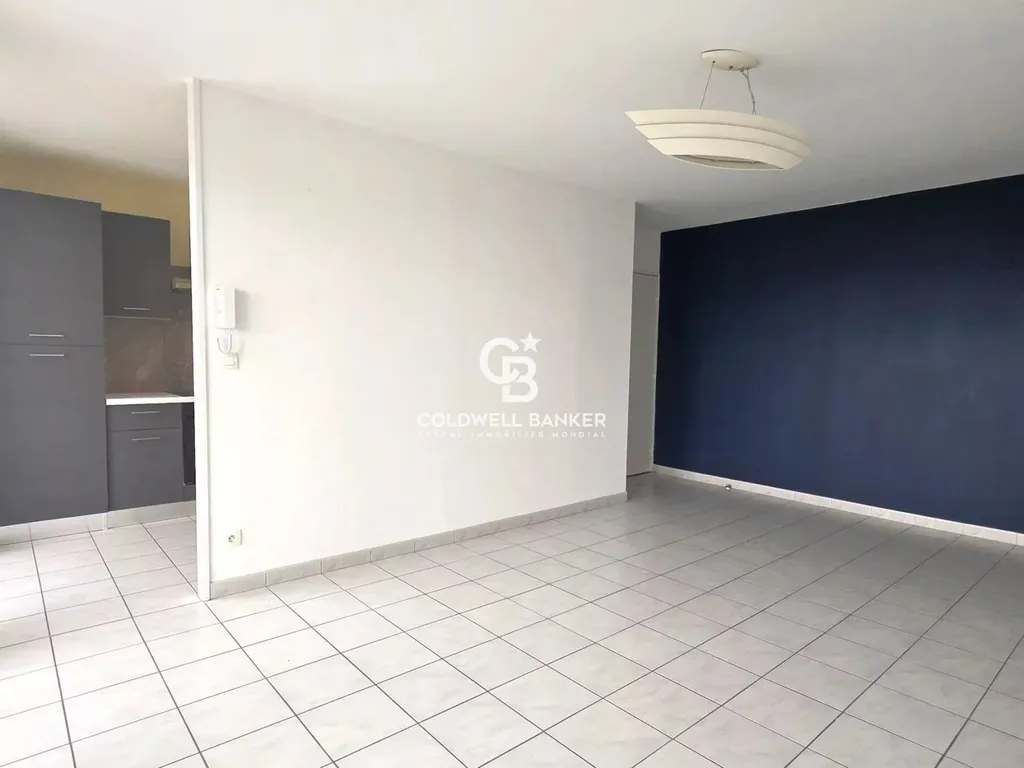 Acheter appartement 3 pièces dernier étage résidence 2003 Le Mans