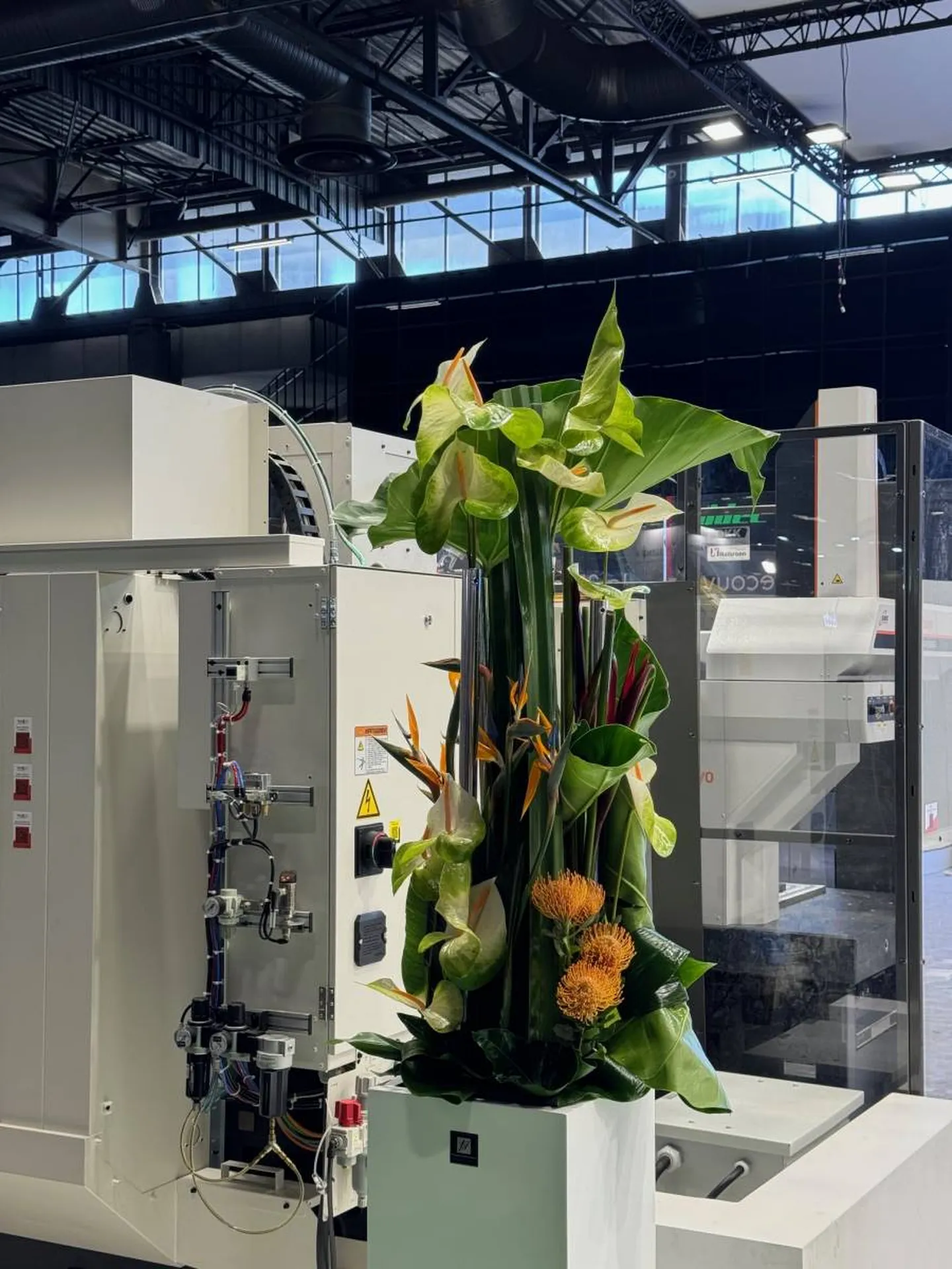 Composition florale d'exception - Salon Global Industrie 2024 à Paris 