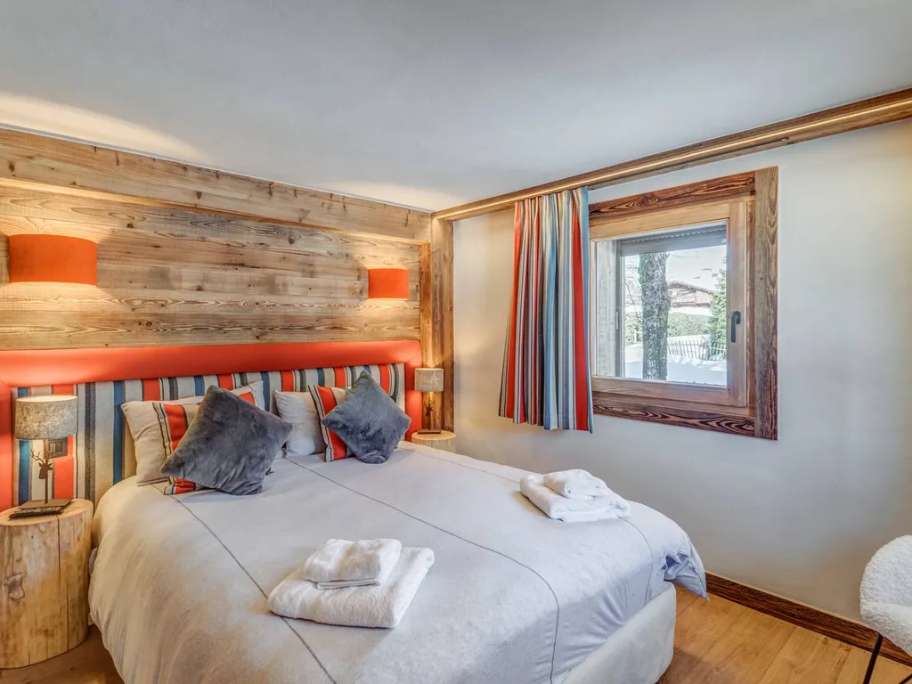 Réalisation d'une tête de lit sur mesure dans un chalet à Megeve