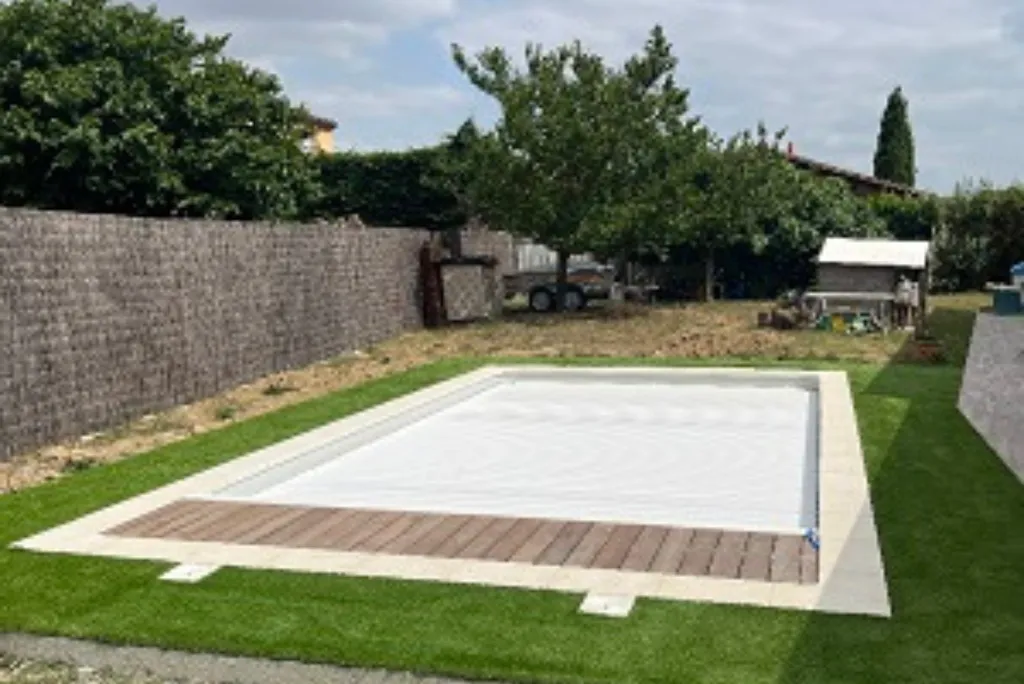 Installation de piscine à coque sur mesure à Carbonne