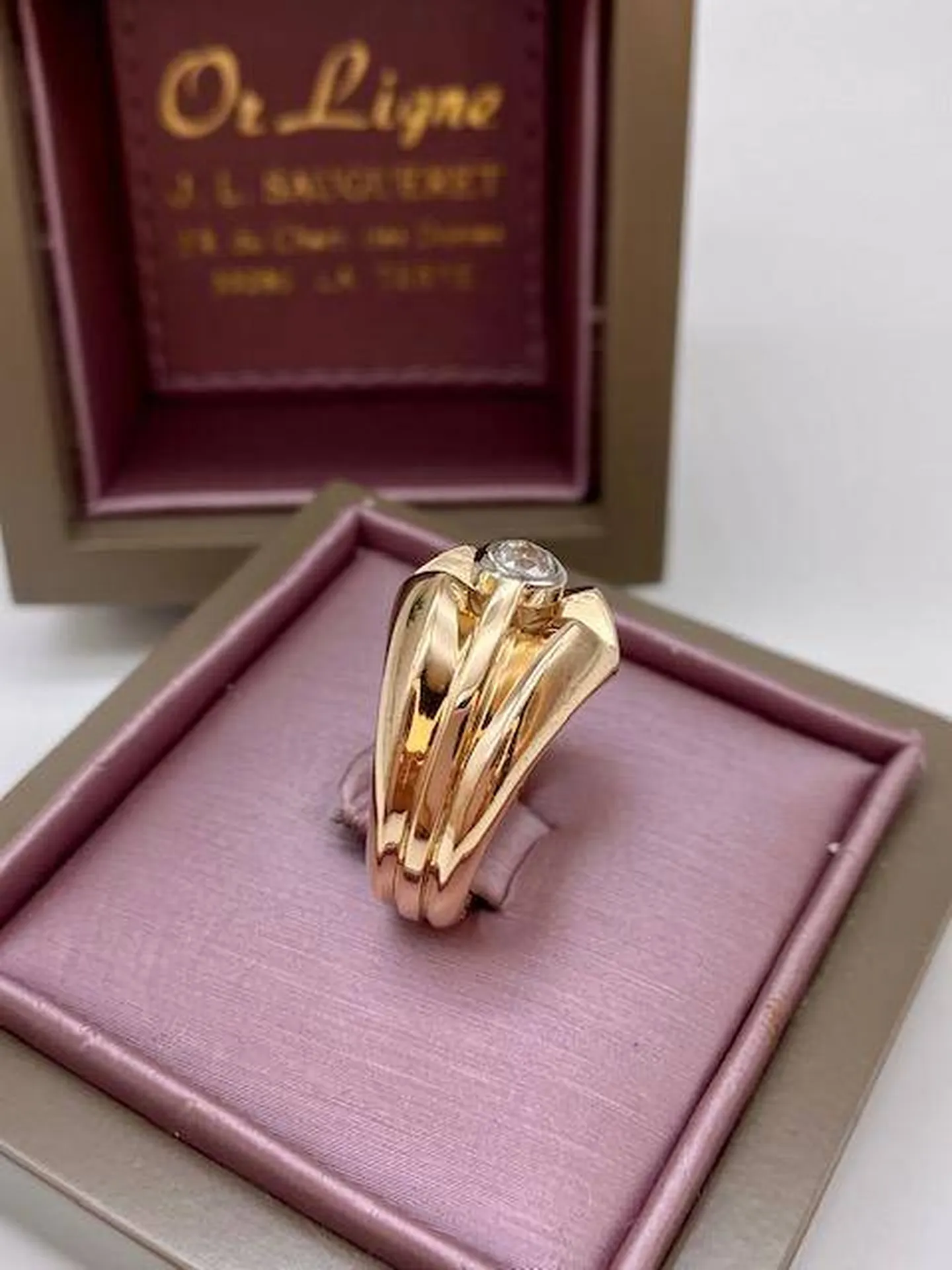 Idée cadeau st valentin bague art déco en or rose 750/1000ème et diamant type jonc chez Or Ligne à La Teste de Buch à côté des Landes