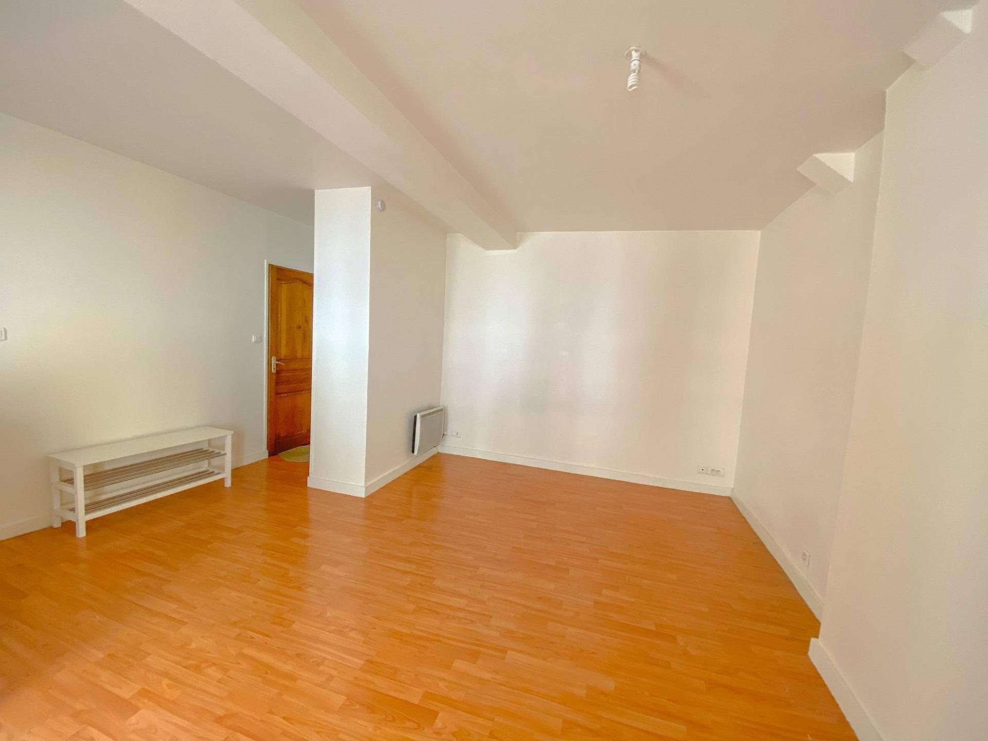 Séjour studio jourdainneaktion-agence-immobiliere-rouen-achat-vente-location-syndic-estimation-annonces-dpe