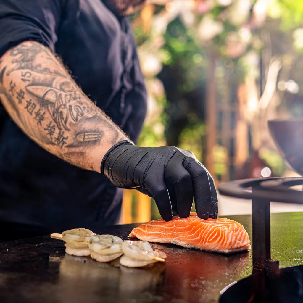 Animation plancha & grillades variées en période estivale dans un restaurant près du Neubourg