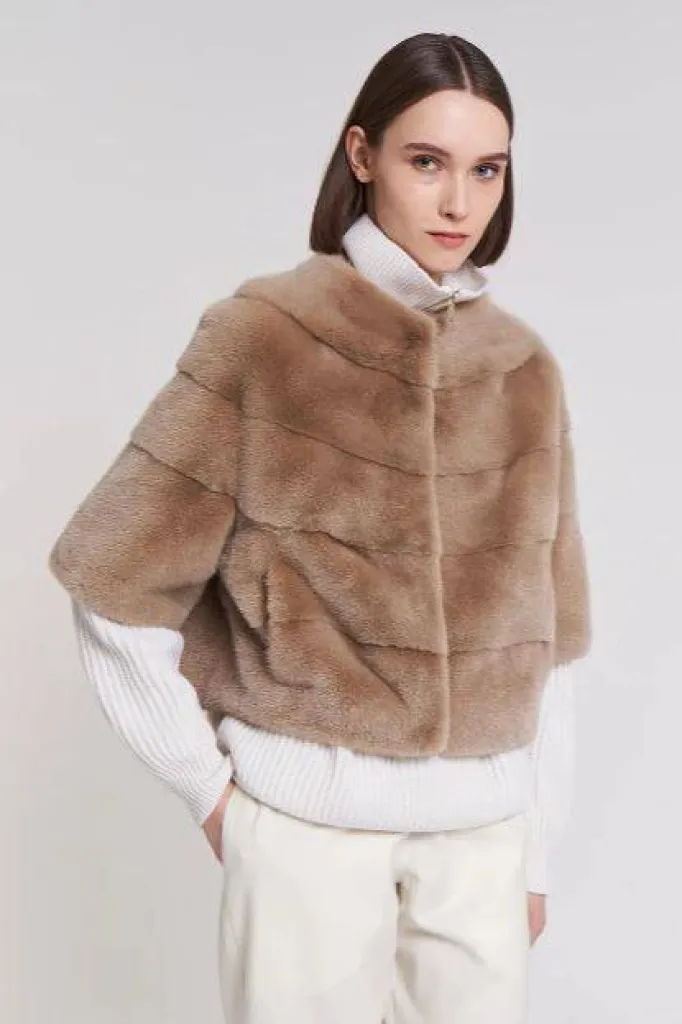 La collection Automne-Hiver Manzoni 24, le confort, l'élégance, des tons de crème et de chocolat qui ont séduit Sacha.