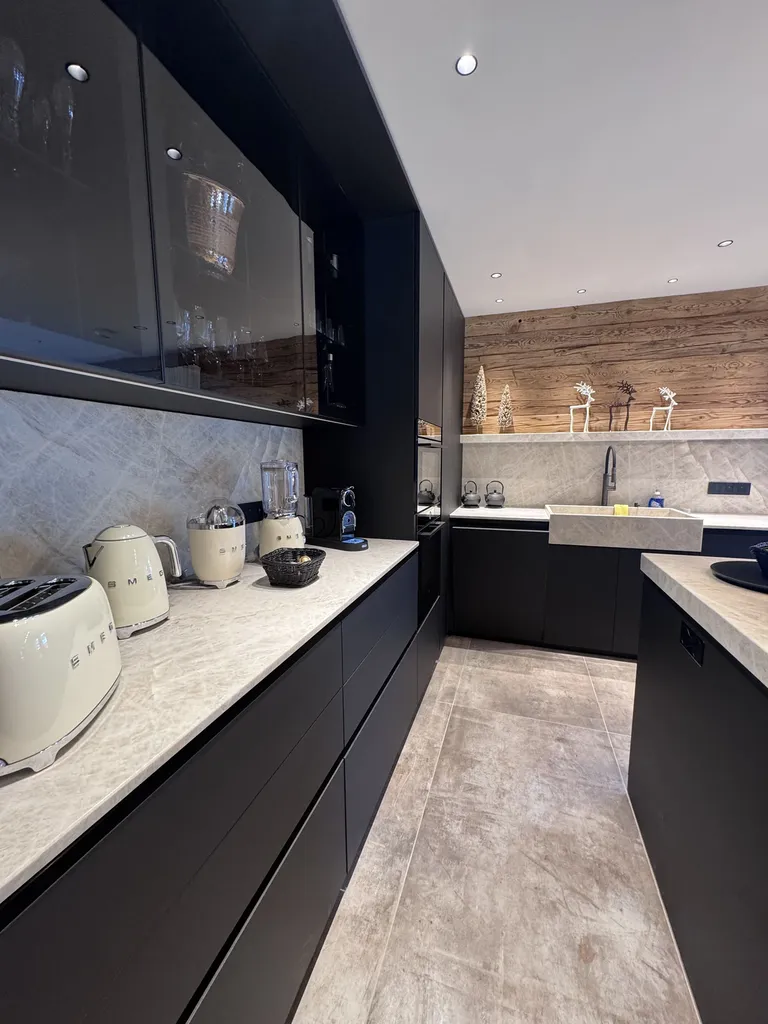 Cuisine de prestige à La Clusaz : l'alliance du Fenix Ingo et de la pierre Taj Mahal