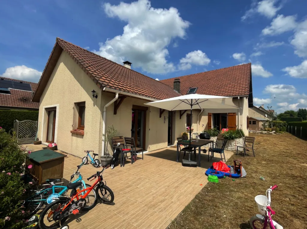 Le ravalement de façade aspect pierre taillée : donner du caractère à votre maison