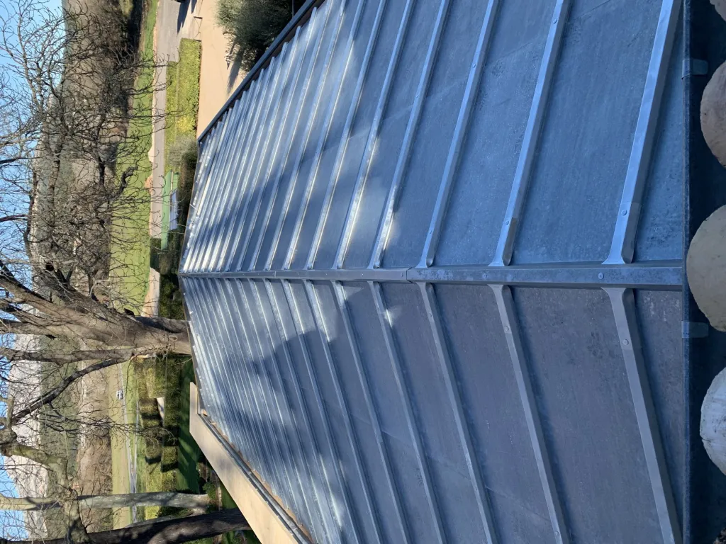 Toiture en zinc à Meyreuil dans les Bouches du Rhônes