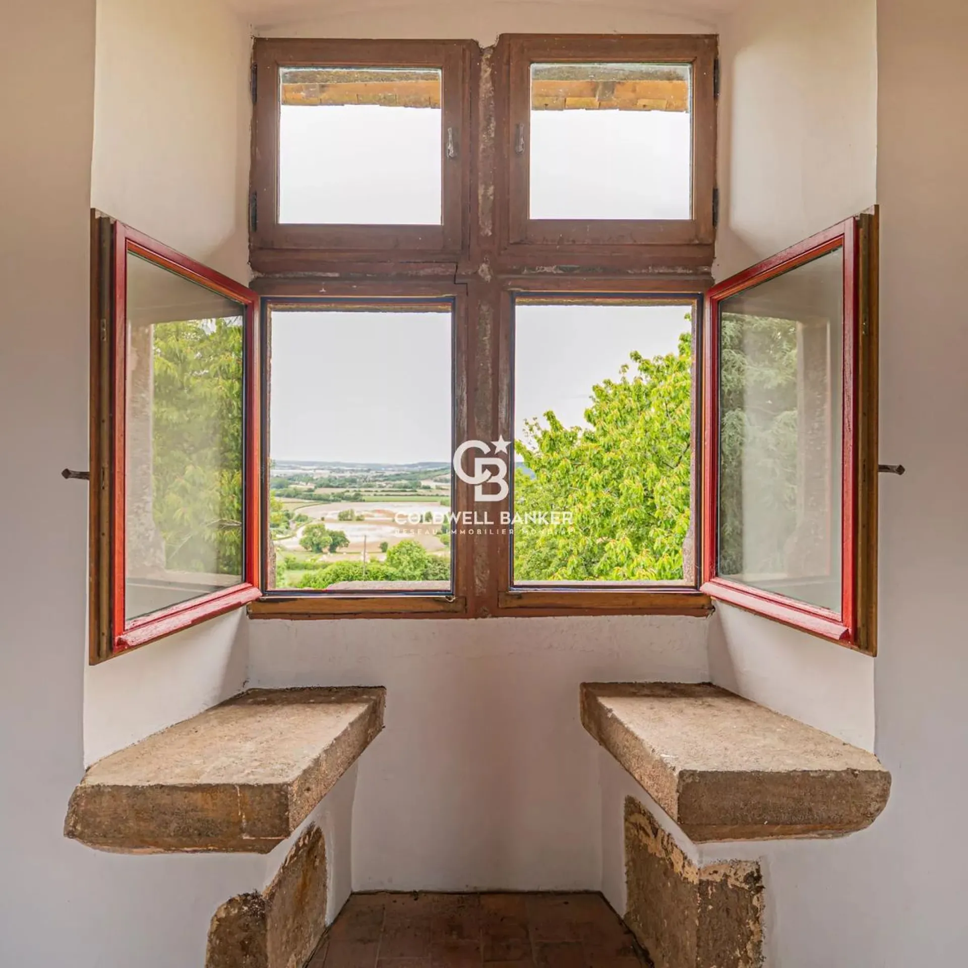 château avec très grand terrain et dépendance à vendre en sarthe