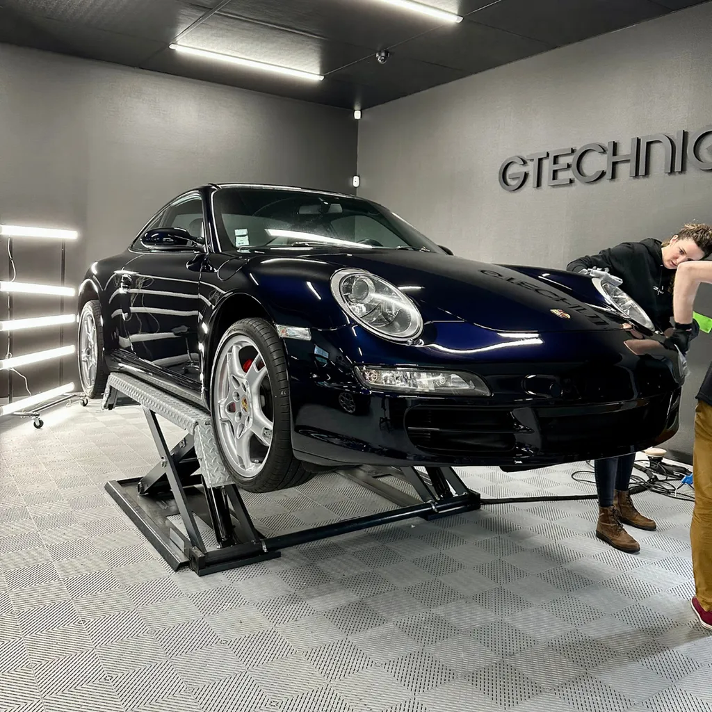 Suppression des rayures sur une Porsche 997 Carrera S proche de Le Mans