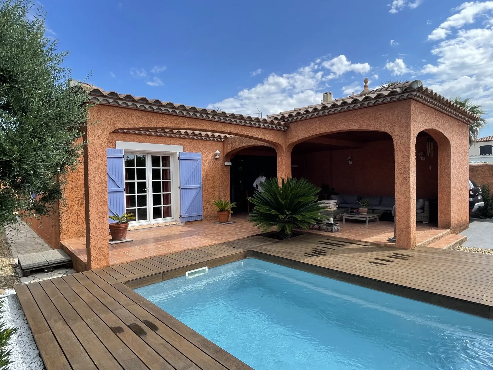 Ravalement de façade d’une maison située sur le Grau du Roi proche de Montpellier