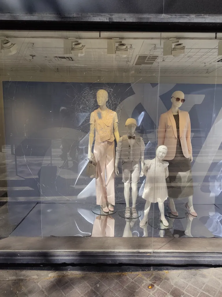  Films de sécurité anti-déflagration offrant une protection contre les effractions et vols d'objets dans les magasins a Marseille 13