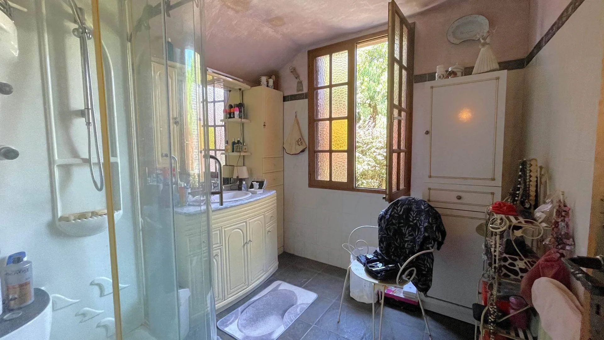 Maison à vendre avec WC à chaque niveau** : WC indépendant au rez-de-chaussée et à l’étage pour plus de confort.