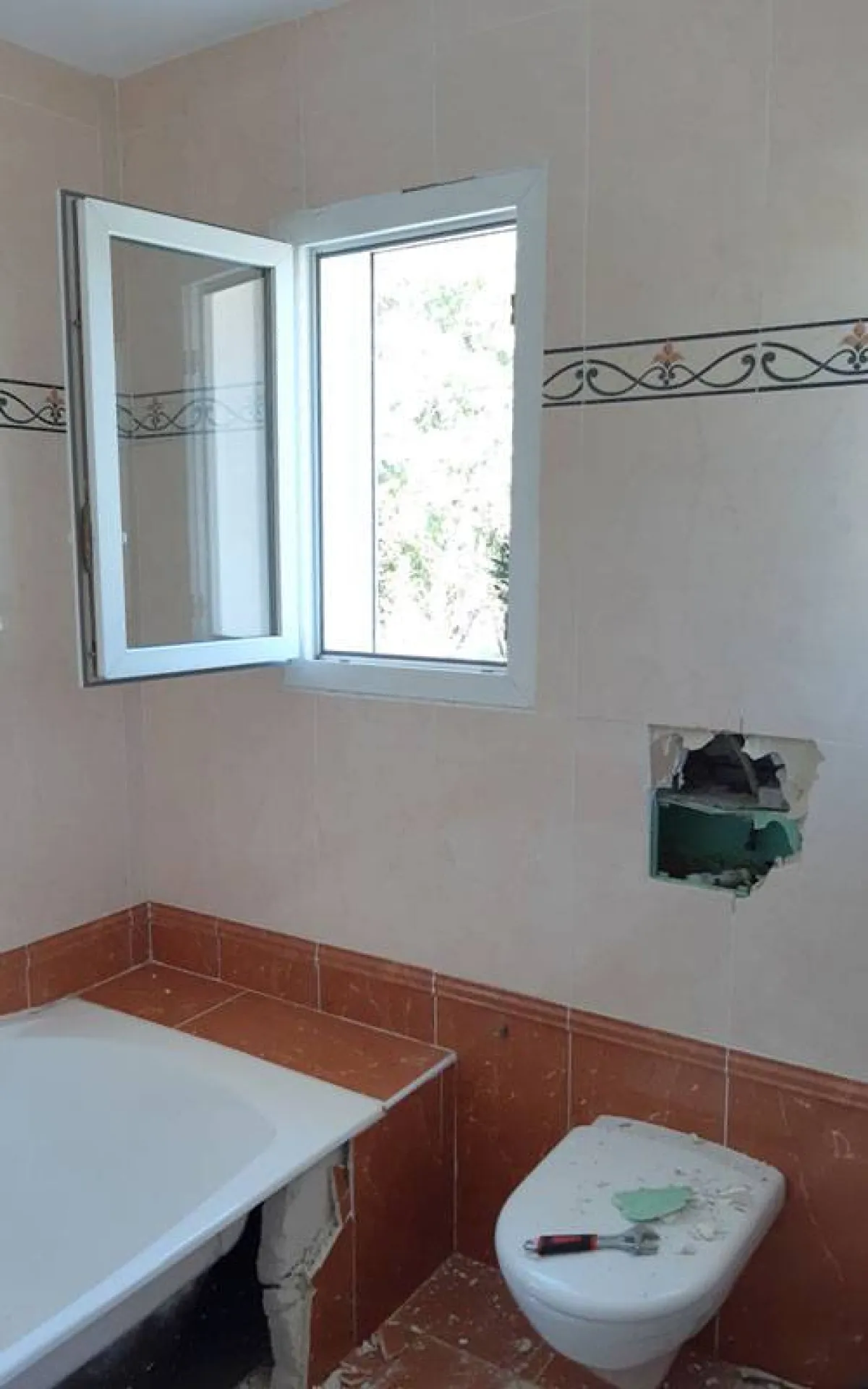 Dépose complète d'une salle de bain à Hyères
