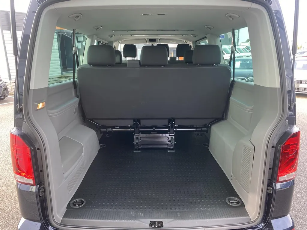 Volkswagen Caravelle d'occasion à vendre près du Havre : Van 9 places TDI 150 DSG7 disponible à La Frénaye