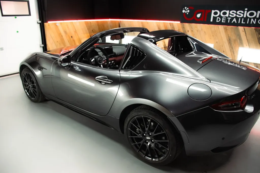 Nettoyage intérieur complet et rénovation du cuir sur Mazda MX-5 à Compiègne